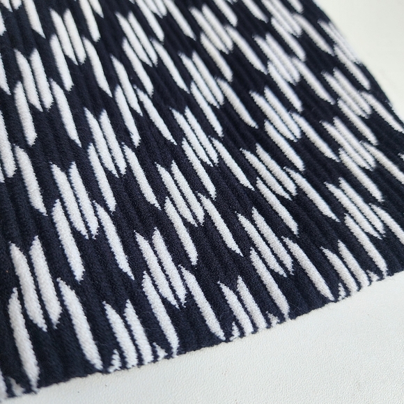 Ann Taylor Women's Pull-On Skirt Knit Black White Stretch Geo Print Sz M - Picture 2 of 9